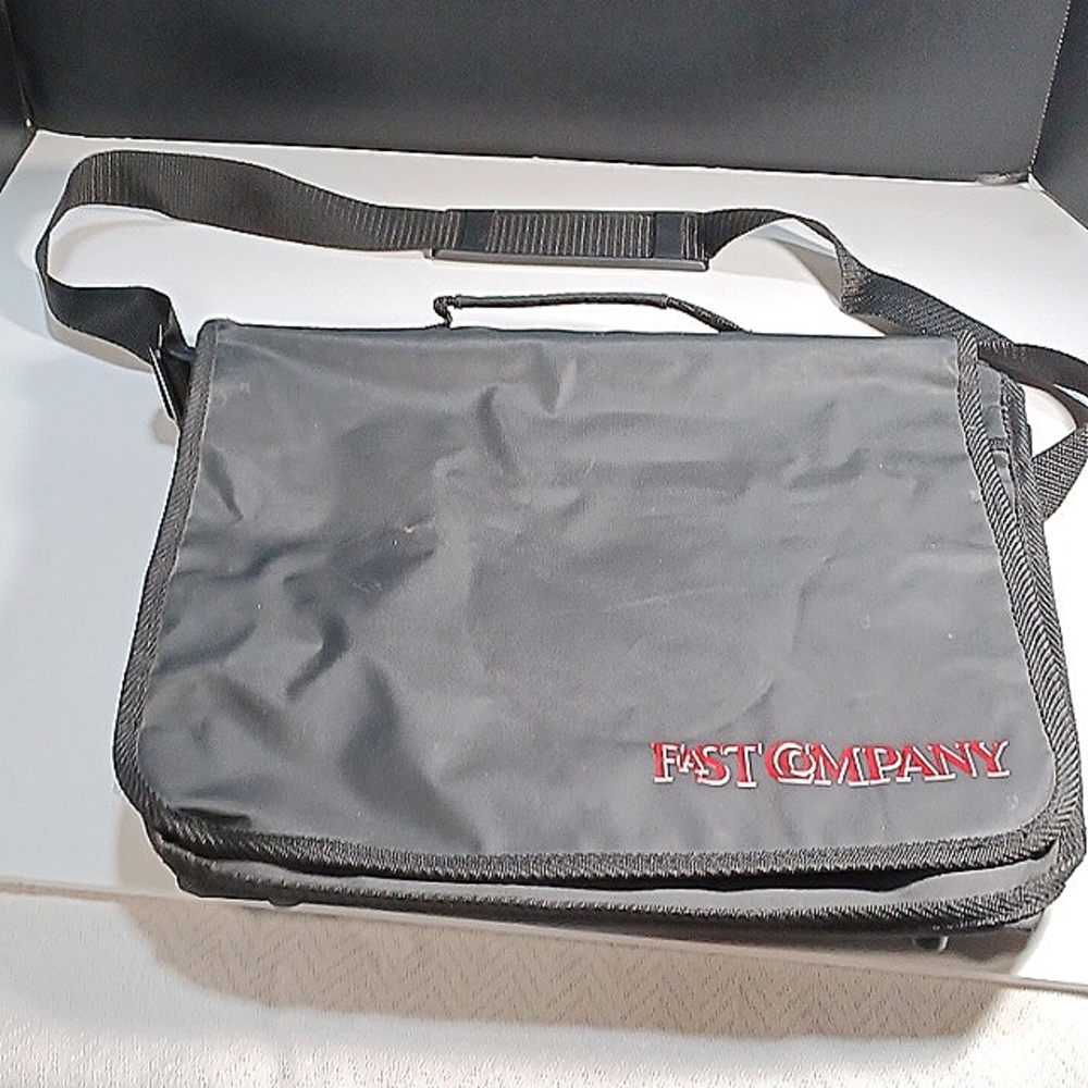 Fast Company Light, Waterproof Shoulder Bag, Black